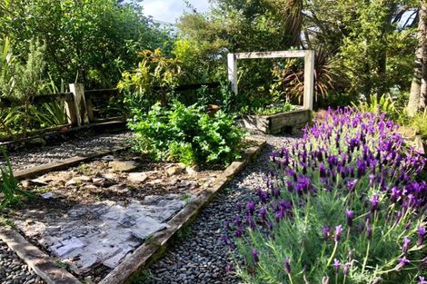 Photo of property in 39 Kauri Point Road, Laingholm, Auckland, 0604