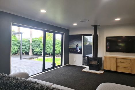 Photo of property in 4 Nadine Place, Mangere Bridge, Auckland, 2022