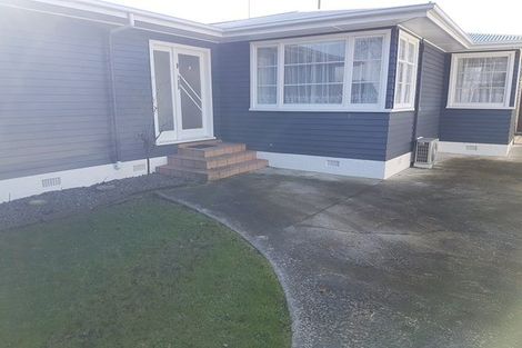 Photo of property in 17 Botanical Road, Takaro, Palmerston North, 4412