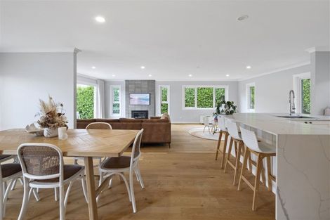 Photo of property in 10 Litchfield Place, Clarks Beach, 2122