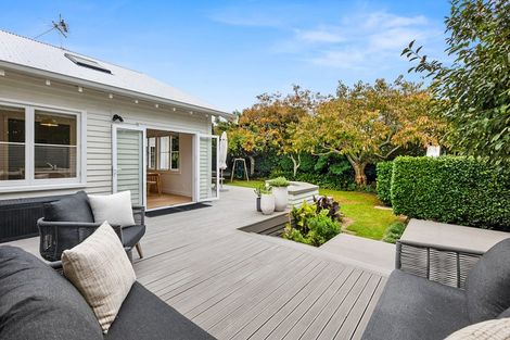 Photo of property in 66 Paynters Avenue, Strandon, New Plymouth, 4312