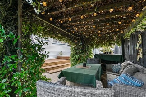 Photo of property in 27 Miro Road, Mangere Bridge, Auckland, 2022