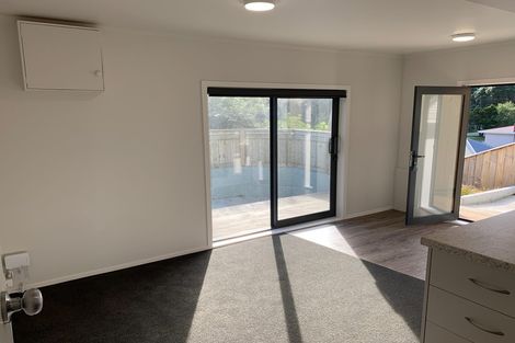 Photo of property in 66 Newlands Road, Newlands, Wellington, 6037