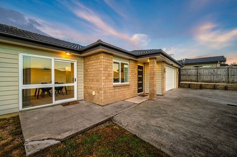 Photo of property in 16 John Broad Place, Flat Bush, Auckland, 2019