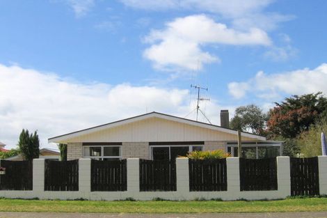 Photo of property in 13 Tahara Crescent, Mount Maunganui, 3116