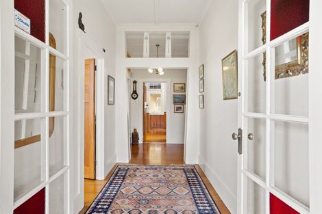 Photo of property in 384 Devonport Road, Tauranga South, Tauranga, 3112