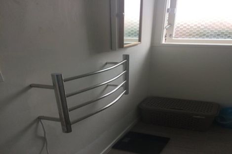 Photo of property in 2/43 Dale Crescent, Pakuranga, Auckland, 2010