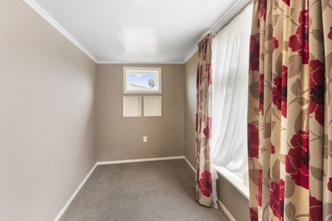 Photo of property in 73 Queenwood Road, Levin, 5510