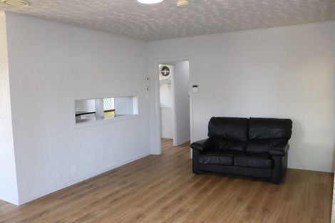 Photo of property in 10 Ingleby Place, Kelston, Auckland, 0602