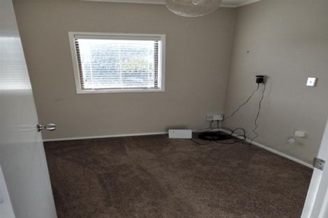 Photo of property in 22 Sturges Road, Henderson, Auckland, 0612