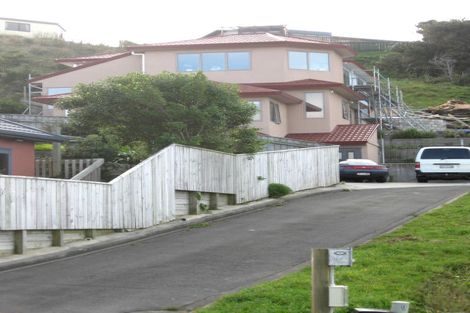 Photo of property in 13 Tamworth Crescent, Newlands, Wellington, 6037