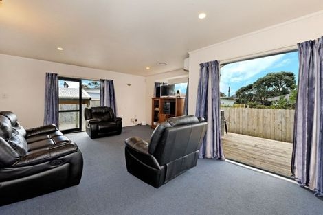Photo of property in 6a Laura Street, Kelston, Auckland, 0602