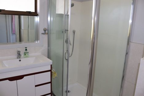 Photo of property in 10 Ingleby Place, Kelston, Auckland, 0602