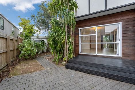 Photo of property in 2/5 Stanley Avenue, Milford, Auckland, 0620