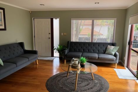 Photo of property in 2/30 Roanoke Way, Albany, Auckland, 0632