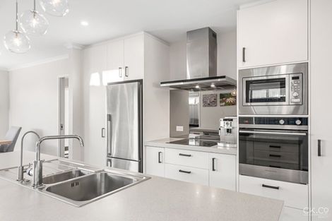 Photo of property in 38 Te Kaeaea Crescent, Wallaceville, Upper Hutt, 5018