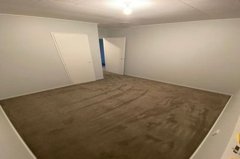 Photo of property in 15 Atlantis Place, Totara Vale, Auckland, 0629