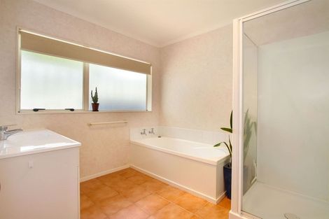 Photo of property in 50a Torkar Road, Clarks Beach, 2122