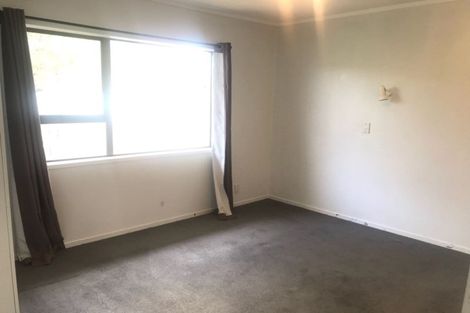 Photo of property in 2/31 Sunnyhaven Avenue, Beach Haven, Auckland, 0626