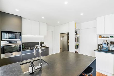 Photo of property in 35 Avondale Road, Avondale, Auckland, 1026