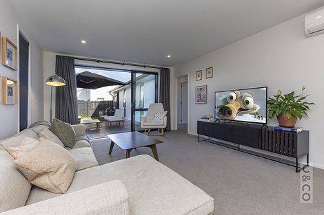 Photo of property in 37 Lumbarda Drive, Kumeu, 0810