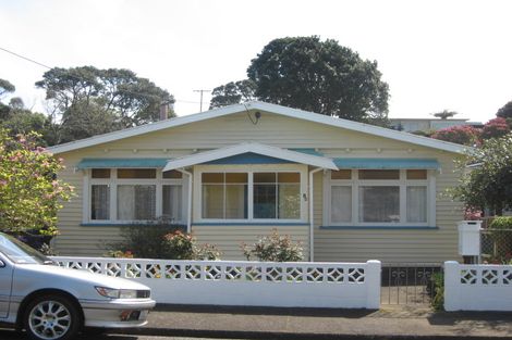 Photo of property in 18 Aubrey Street, New Plymouth, 4310