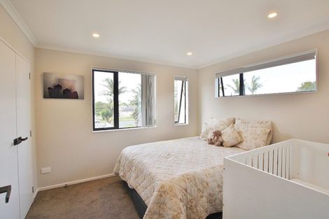 Photo of property in 9/66 Swanson Road, Henderson, Auckland, 0610