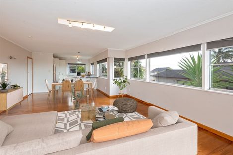 Photo of property in 68 Bradbury Road, Botany Downs, Auckland, 2010