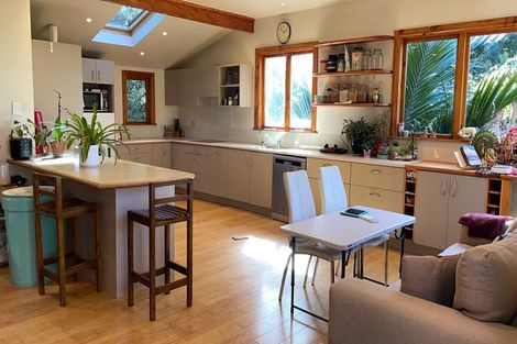 Photo of property in 9 Tawini Road, Titirangi, Auckland, 0604