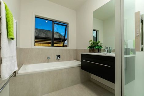 Photo of property in 17 Papa Orchard Drive, Kumeu, 0810