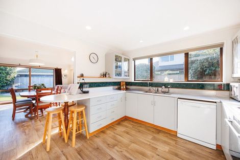 Photo of property in 4 Gainsborough Grove, Highbury, Palmerston North, 4412