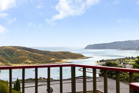 Photo of property in 4 Karoro Place, Paremata, Porirua, 5024