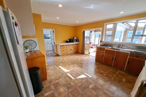 Photo of property in 97 Broadway, Waitara, 4320