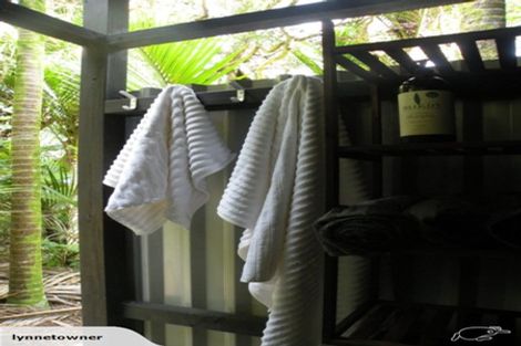 Photo of property in 10-12 Glenesk Road, Piha, New Lynn, 0772