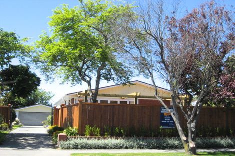 Photo of property in 14 Oakfield Street, Burnside, Christchurch, 8053