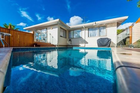 Photo of property in 13 Ballini Rise, West Harbour, Auckland, 0618