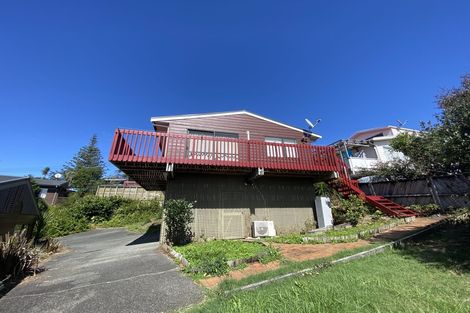 Photo of property in 1/76 Target Road, Totara Vale, Auckland, 0629