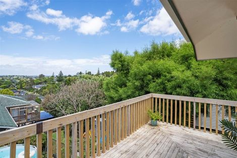 Photo of property in 2/16 Laurina Road, Sunnynook, Auckland, 0620