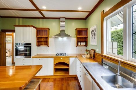 Photo of property in 1 Lambton Road, Hospital Hill, Napier, 4110