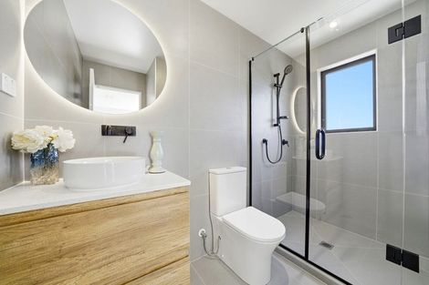 Photo of property in 71 Oreil Avenue, West Harbour, Auckland, 0618