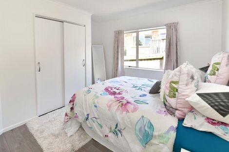 Photo of property in 35 Chesterfield Way, Orewa, 0931