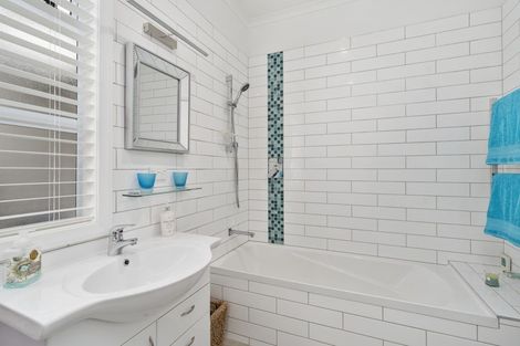 Photo of property in 18 Doone Street, Lynmouth, New Plymouth, 4310