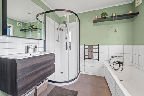 Photo of property in 1 Waitawa Place, Lynmore, Rotorua, 3010