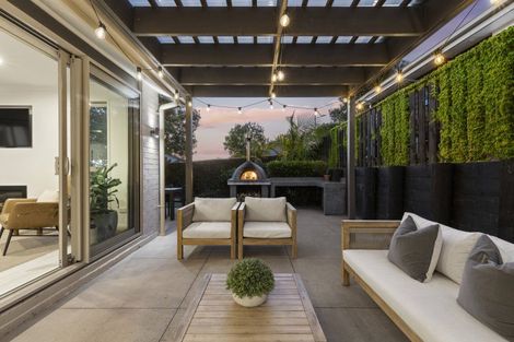 Photo of property in 14 Stockyard Crescent, Pukekohe, 2120