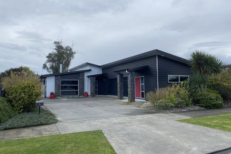 Photo of property in 6 Chestnut Close, Kelvin Grove, Palmerston North, 4414