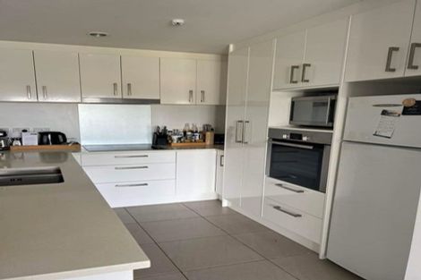 Photo of property in Apollo Apartments, 201/46 Rosedale Road, Rosedale, Auckland, 0632