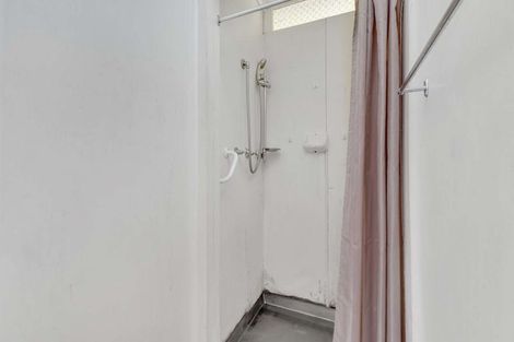 Photo of property in 27 South Road, Moturoa, New Plymouth, 4310