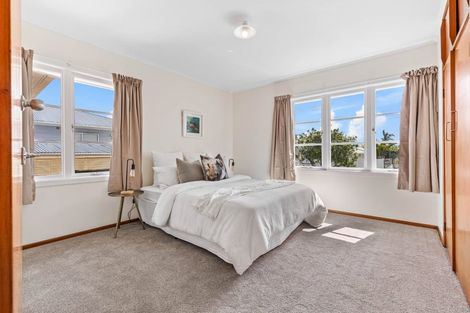 Photo of property in 40 Vodanovich Road, Te Atatu South, Auckland, 0610