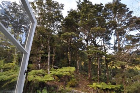 Photo of property in 124 Cheviot Road, Lowry Bay, Lower Hutt, 5013