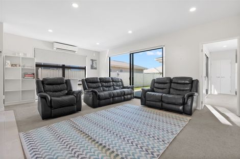 Photo of property in 23 Treestump Road, Takanini, 2112